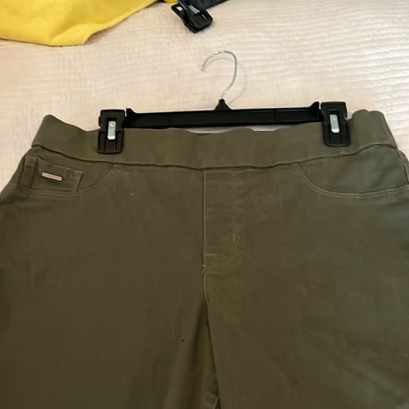 Olive Pull-on pants - Picture 1 of 1